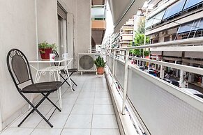 Beautiful Retro Apt in Koukaki