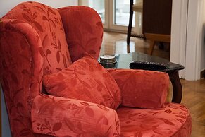 Beautiful Retro Apt in Koukaki