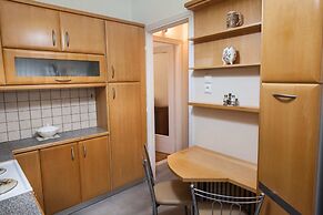 Beautiful Retro Apt in Koukaki