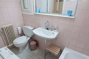 Beautiful Retro Apt in Koukaki