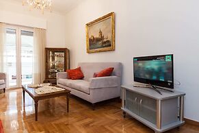 Beautiful Retro Apt in Koukaki