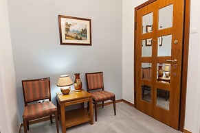 Beautiful Retro Apt in Koukaki