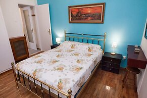 Beautiful Retro Apt in Koukaki
