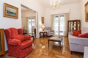 Beautiful Retro Apt in Koukaki