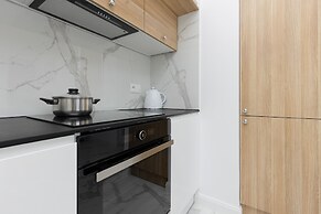 Glamour Apartment Warsaw by Renters