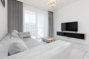 Glamour Apartment Warsaw by Renters