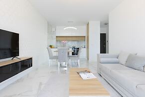 Glamour Apartment Warsaw by Renters