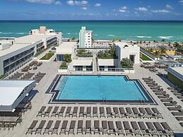 Costa Hollywood Beach Studios