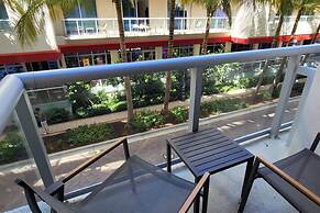 Costa Hollywood Beach Studios