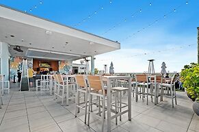 Costa Hollywood Beach Studios