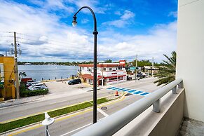 Costa Hollywood Beach Studios