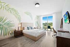 Costa Hollywood Beach Studios