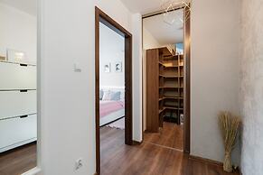 Kosinskiego With Parking by Renters