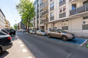 Kosinskiego With Parking by Renters