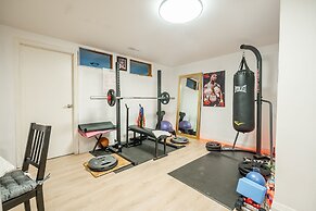 GLOBALSTAY Sunny Basement Brontë park