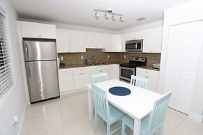 Little Habana Aparts close to Calle 8