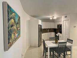 Little Habana Aparts close to Calle 8