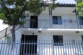 Little Habana Aparts close to Calle 8