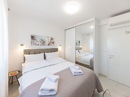 Apartment Summer Breeze Okrug Gornji