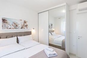 Apartment Summer Breeze Okrug Gornji