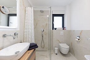 Apartment Summer Breeze Okrug Gornji