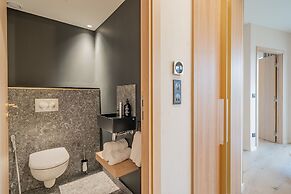 Yuna Porte Maillot - ApartHotel