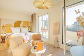 Yuna Porte Maillot - ApartHotel