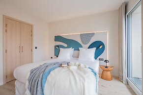 Yuna Porte Maillot - ApartHotel