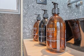 Yuna Porte Maillot - ApartHotel