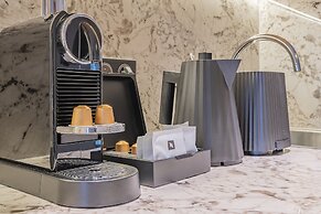 Yuna Porte Maillot - ApartHotel