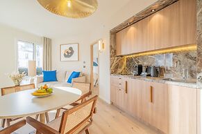 Yuna Porte Maillot - ApartHotel