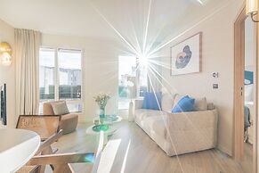 Yuna Porte Maillot - ApartHotel