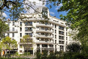 Yuna Porte Maillot - ApartHotel