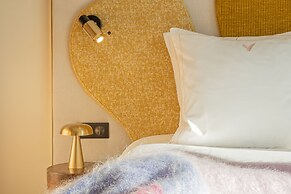 Yuna Porte Maillot - ApartHotel