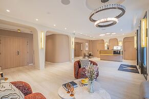 Yuna Porte Maillot - ApartHotel