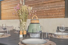 Yuna Porte Maillot - ApartHotel