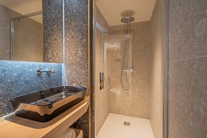 Yuna Porte Maillot - ApartHotel