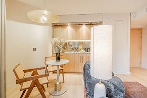 Yuna Porte Maillot - ApartHotel