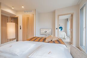 Yuna Porte Maillot - ApartHotel