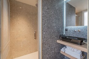 Yuna Porte Maillot - ApartHotel