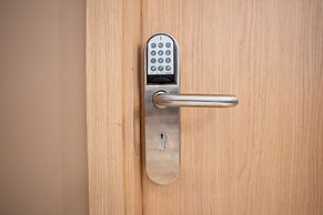 Yuna Porte Maillot - ApartHotel