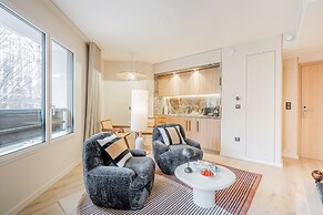 Yuna Porte Maillot - ApartHotel