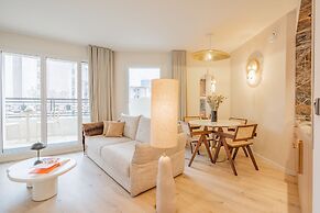 Yuna Porte Maillot - ApartHotel