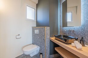 Yuna Porte Maillot - ApartHotel