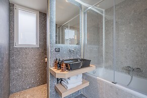 Yuna Porte Maillot - ApartHotel