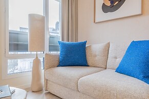 Yuna Porte Maillot - ApartHotel