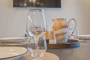 Yuna Porte Maillot - ApartHotel