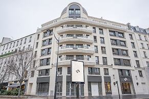 Yuna Porte Maillot - ApartHotel