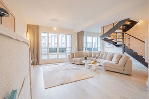 Yuna Porte Maillot - ApartHotel