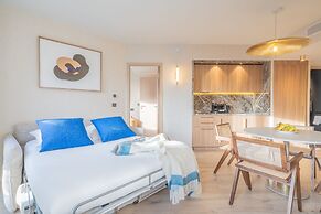 Yuna Porte Maillot - ApartHotel